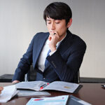 スマートリングを着けて仕事中